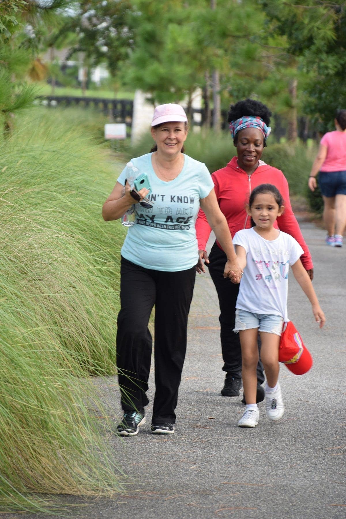 HWO164 people running